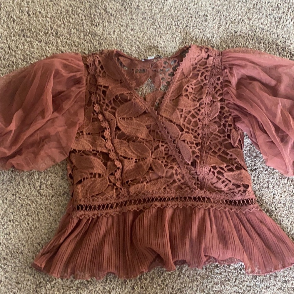 Super cute size small top